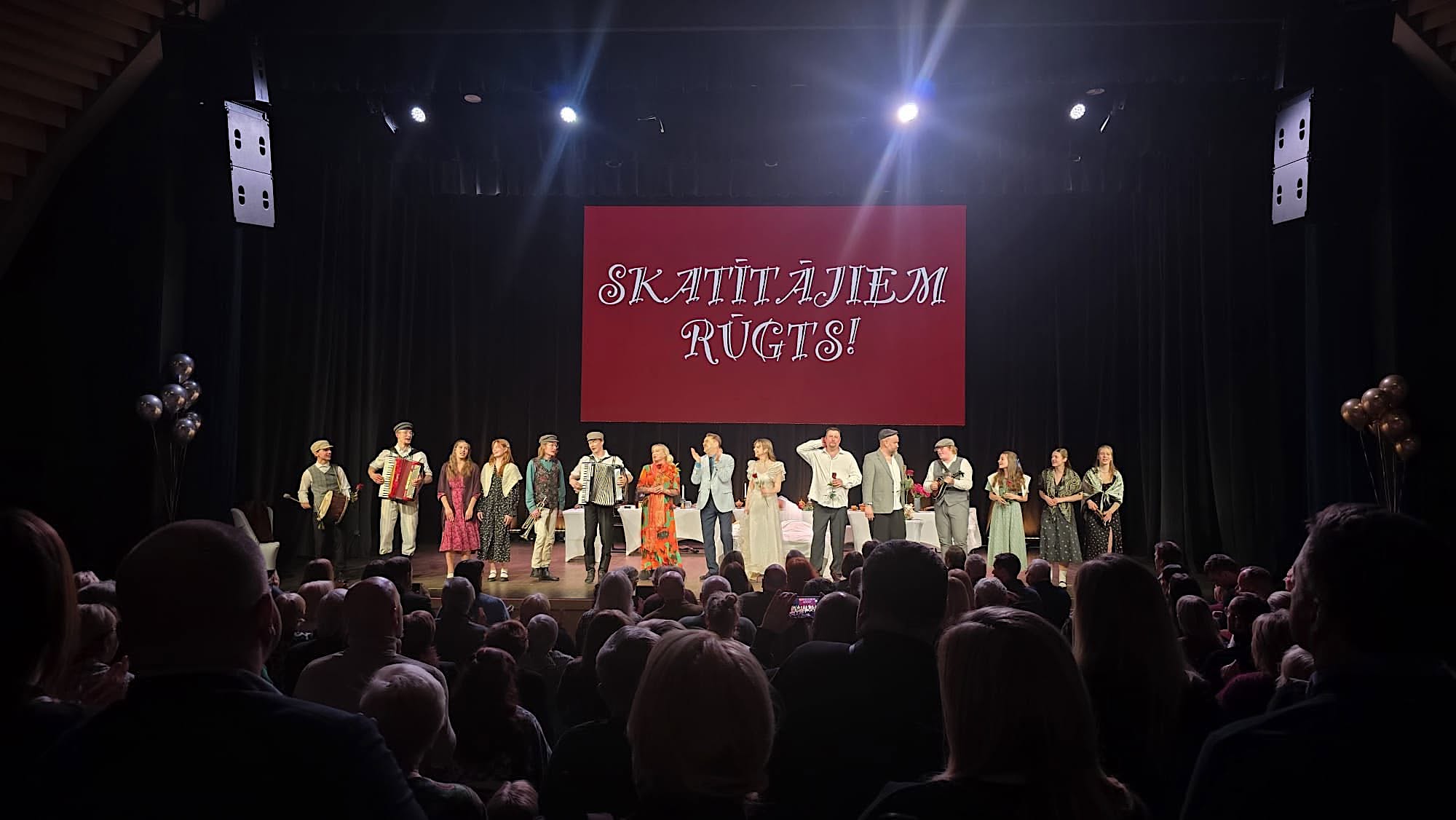 Publicitātes foto no izrādes "Kāzas Latgalē" kultūras centrā "Ulbrokas pērle"  